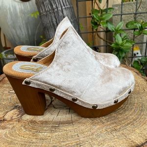 MADE IN ITALY | WOMEN | BEIGE | SATIN CLOGS |